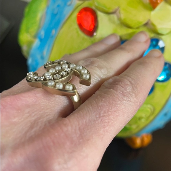 WOW POSHMARK - AUTHENTIC CHANEL Golden Festival & Concert Glamour Pearl Ring - Picture 12 of 16